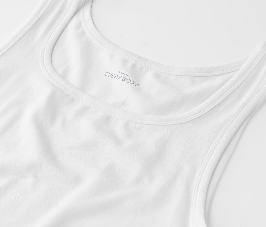 Beyaz bir atletin yakın çekimi.