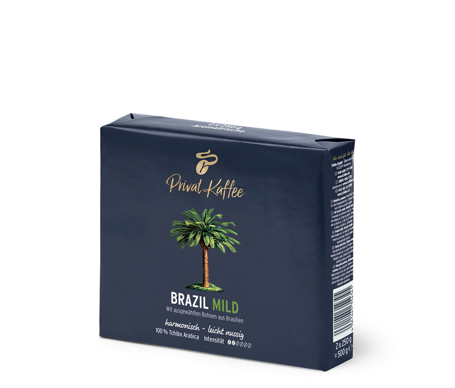 Bir paket Privat Kaffee Brazil Mild kahvesi ve üzerinde bir palmiye ağacı resmi var.