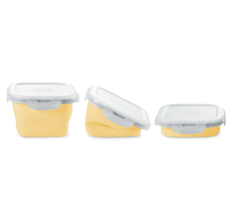 Şeffaf kapaklı üç adet sarı katlanabilir saklama kabı.