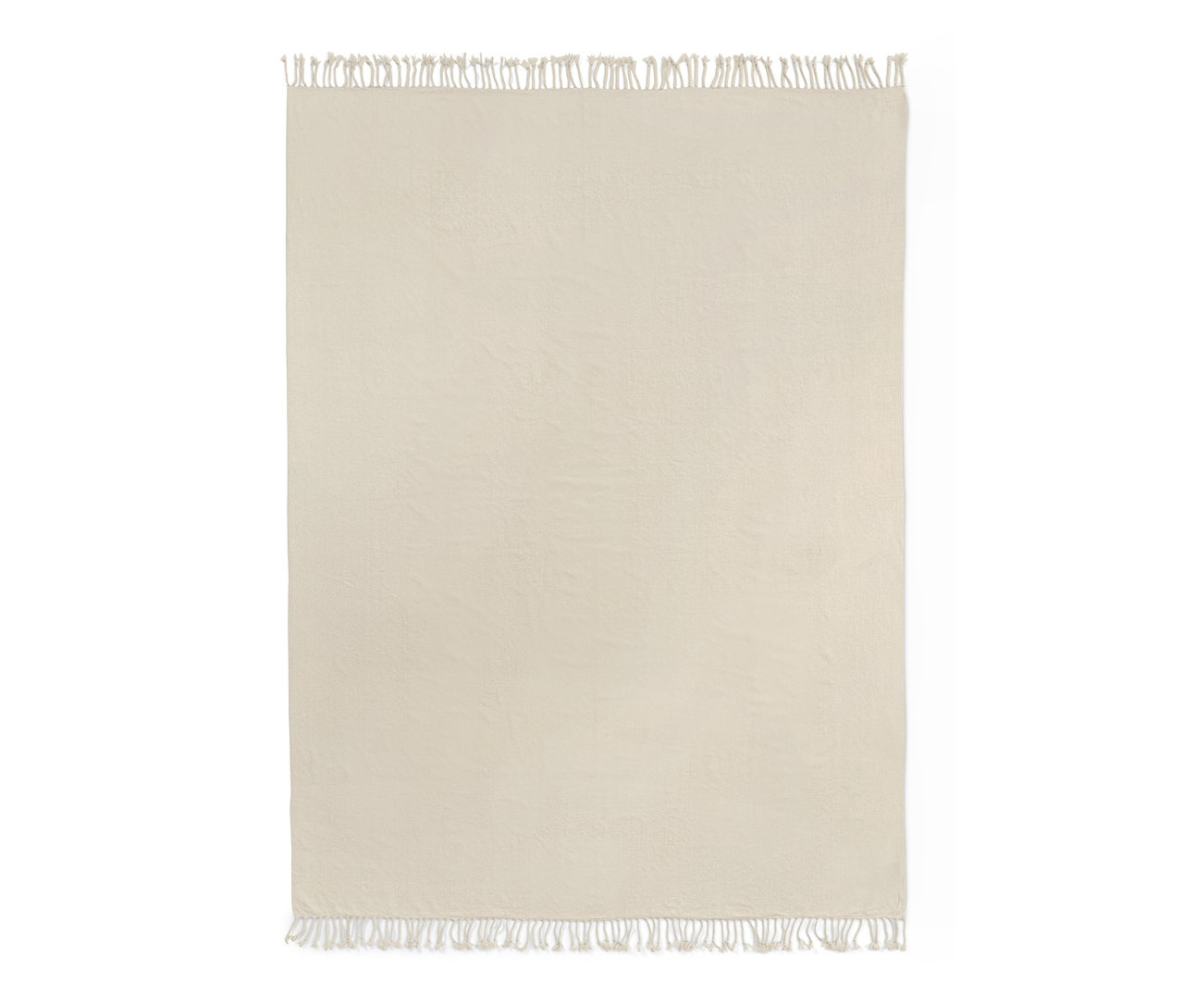 Uçlarında püskülleri olan bej rengi şönil battaniye.