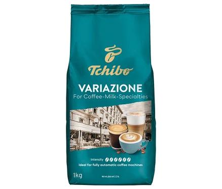 Kahve spesiyallerinin resimleriyle bir paket Tchibo Variazione kahve çekirdekleri.