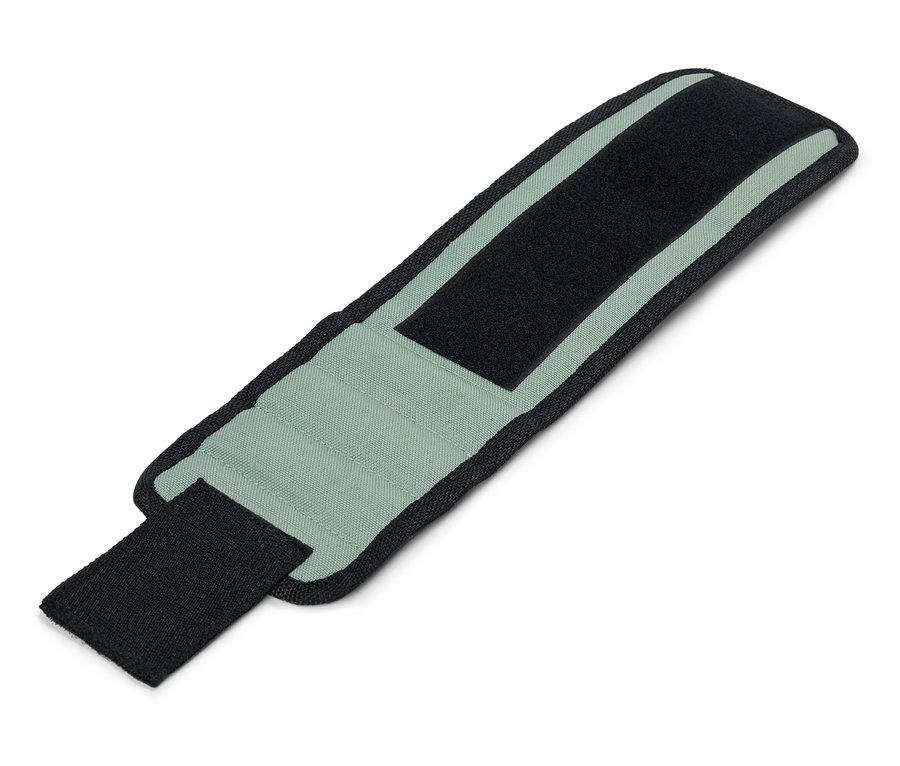 Manyetik bilekliğin yakın çekimi.