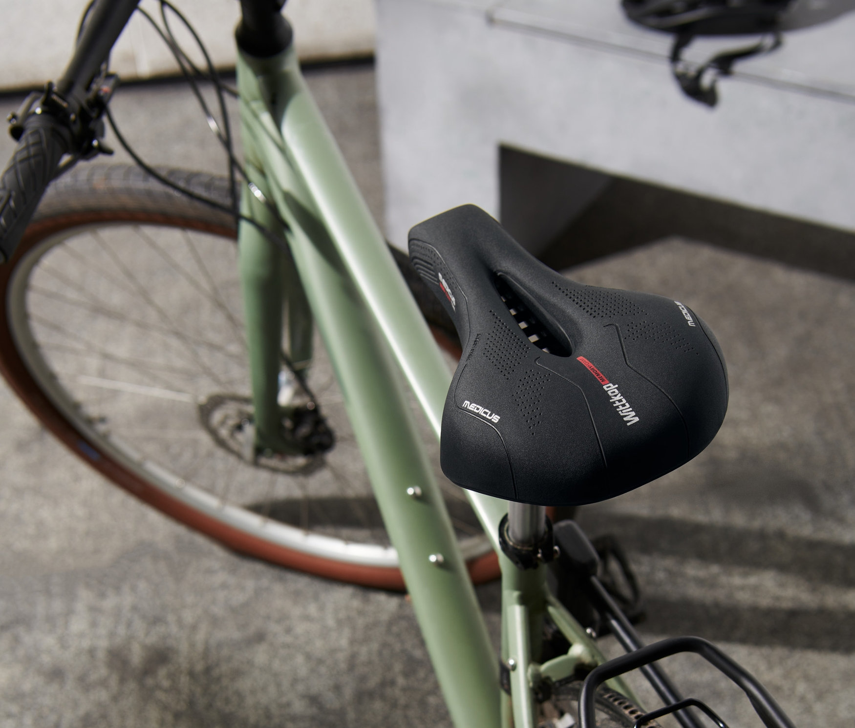 İki bisiklet selesi olan bir bisikletin yakın çekimi.