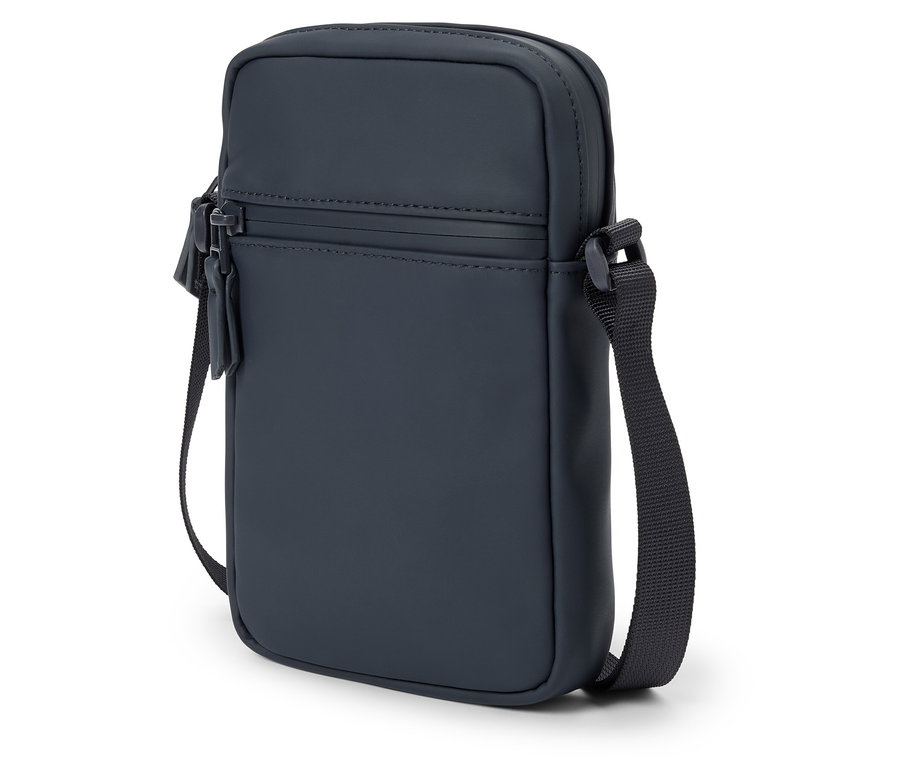 Fermuarlı ve pürüzsüz yüzeyli lacivert omuz çantası.