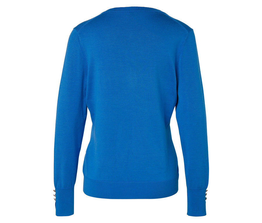 Uzun kollu mavi bir kazağın arka görünümü.