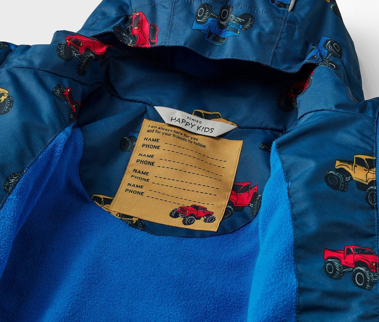 Monster kamyon desenli çocuk termo yağmurluğunun detayı.