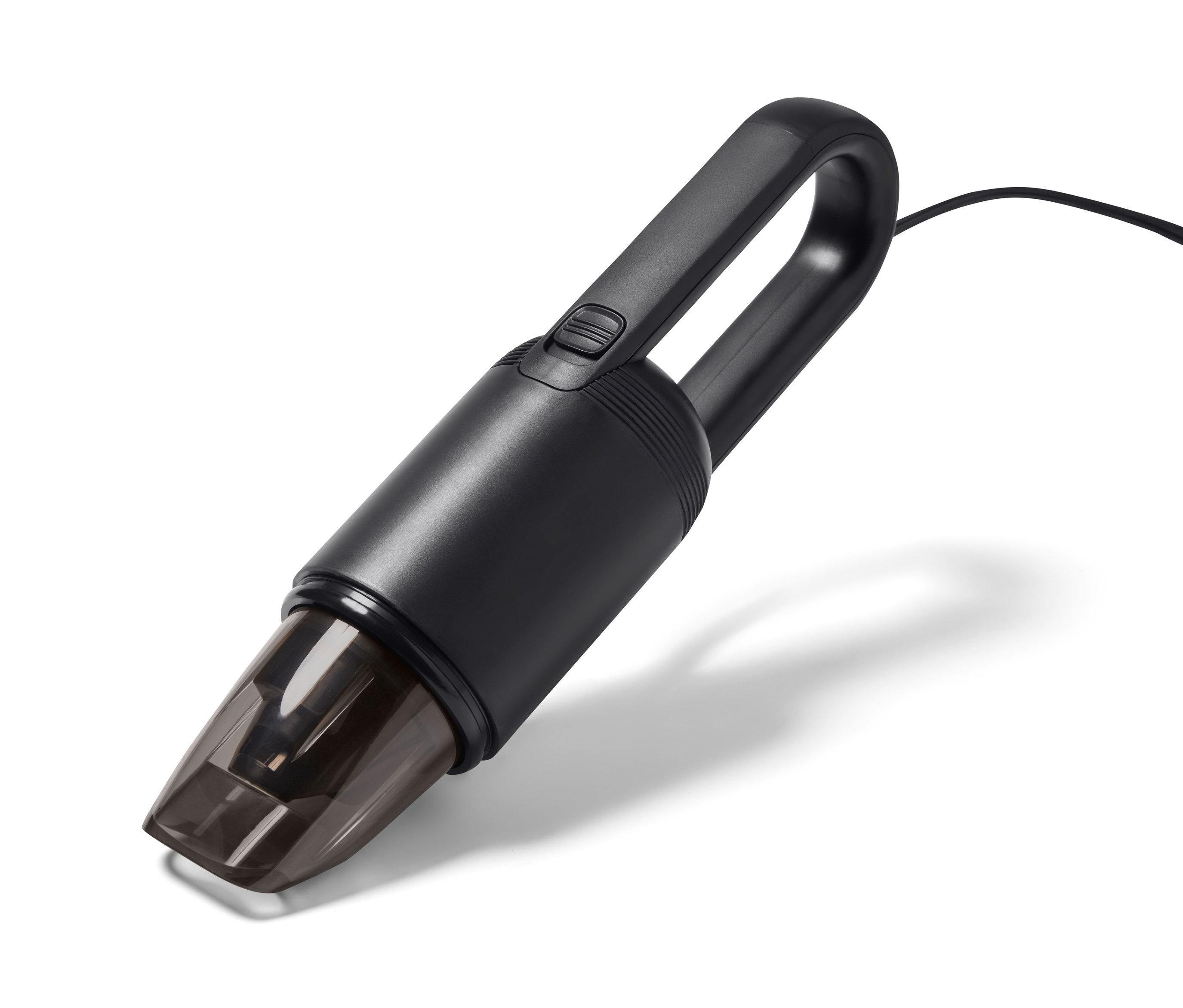 Beyaz bir arka plan üzerinde siyah bir araba elektrikli süpürgesi.