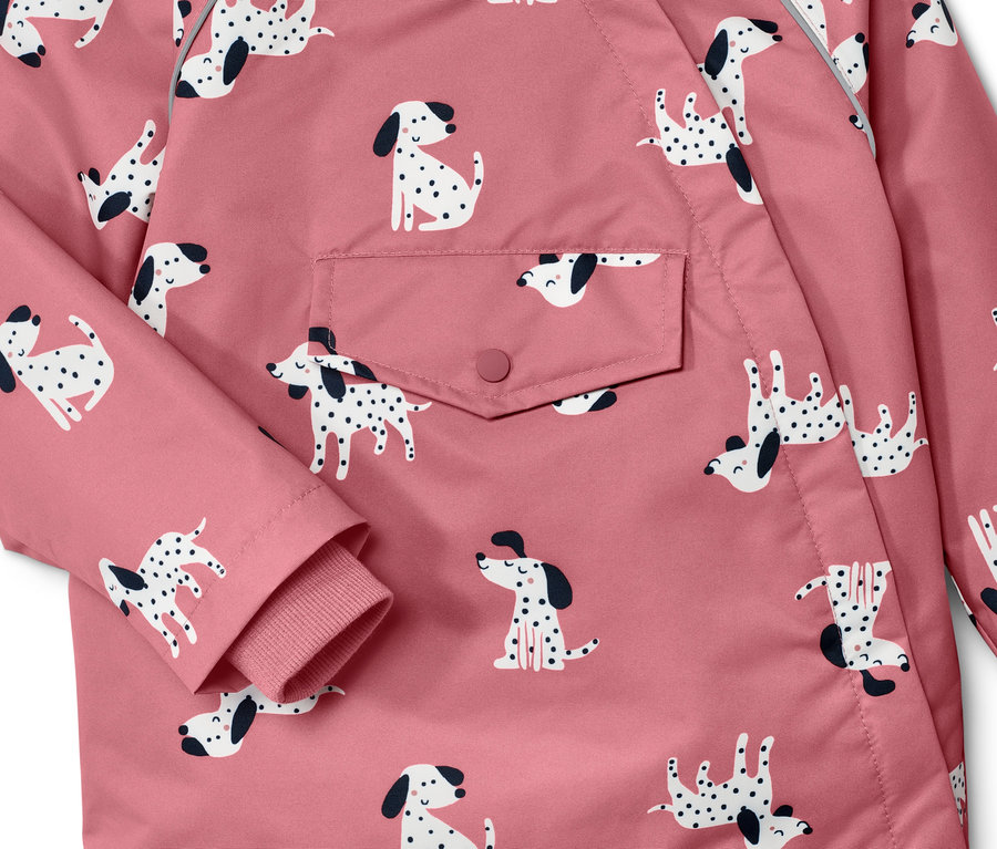 Köpek desenli çocuk termal yağmurluk detayı.