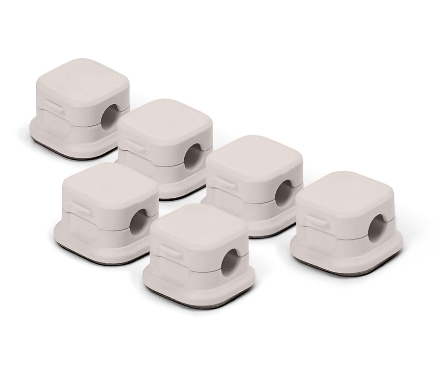 Altı adet beyaz kablo kapağı.