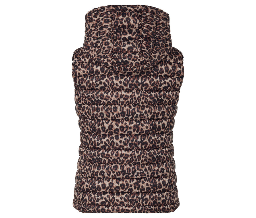 Leopar desenli kadın kapitone yelek detayı.