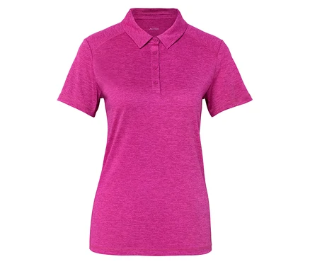 Pembe fonksiyonel polo tişörtün yakın çekimi.