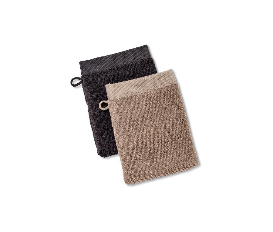 İki adet yüksek kaliteli kese, bir siyah ve bir kahverengi, yan yana duruyor.