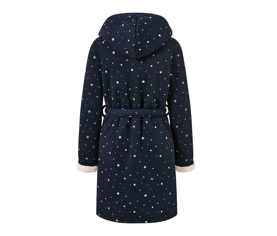 Yıldız desenli, kapüşonlu ve kuşaklı pelüş bornozun arka görünümü.