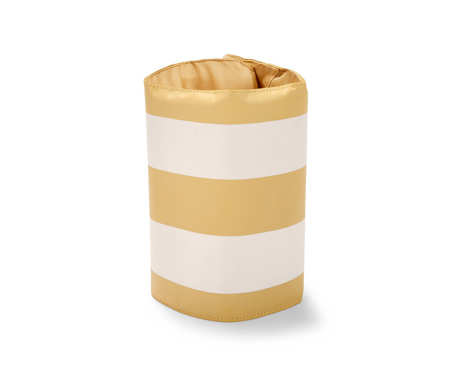 Altın ve beyaz şeritli bir Şişe Soğutucu Kılıf.