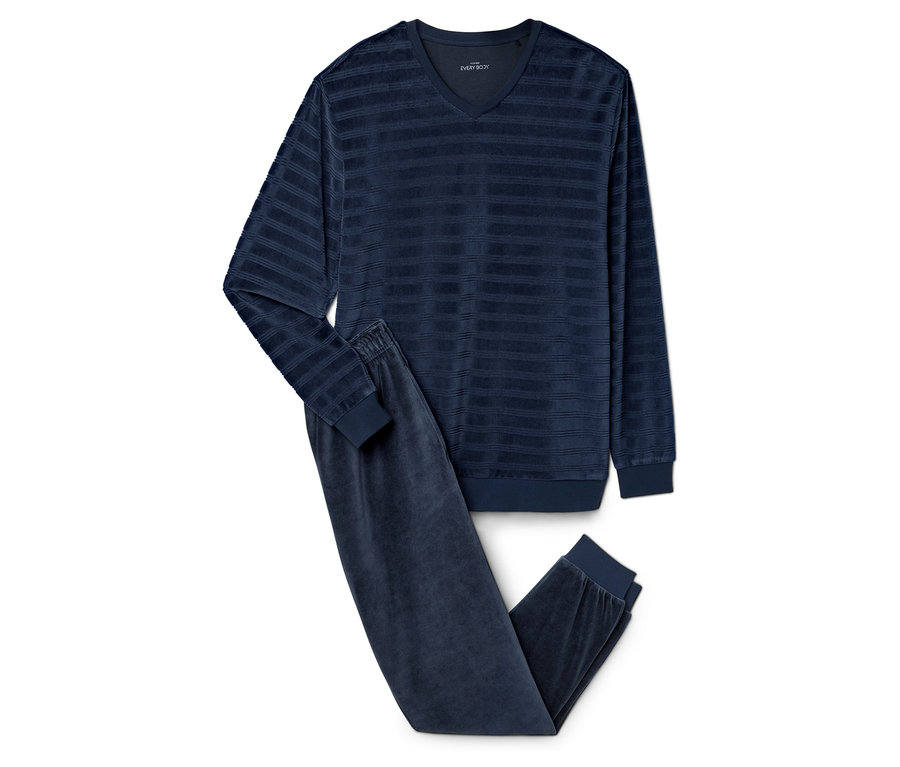 Lacivert çizgili, uzun kollu pijama ve pantolon beyaz bir arka planda duruyor.