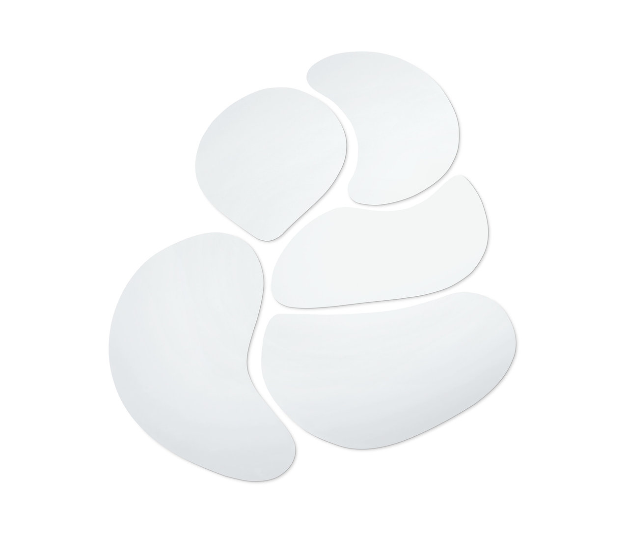 Beyaz bir arka planda farklı şekillerde beş adet kendinden yapışkanlı ayna çıkartması.