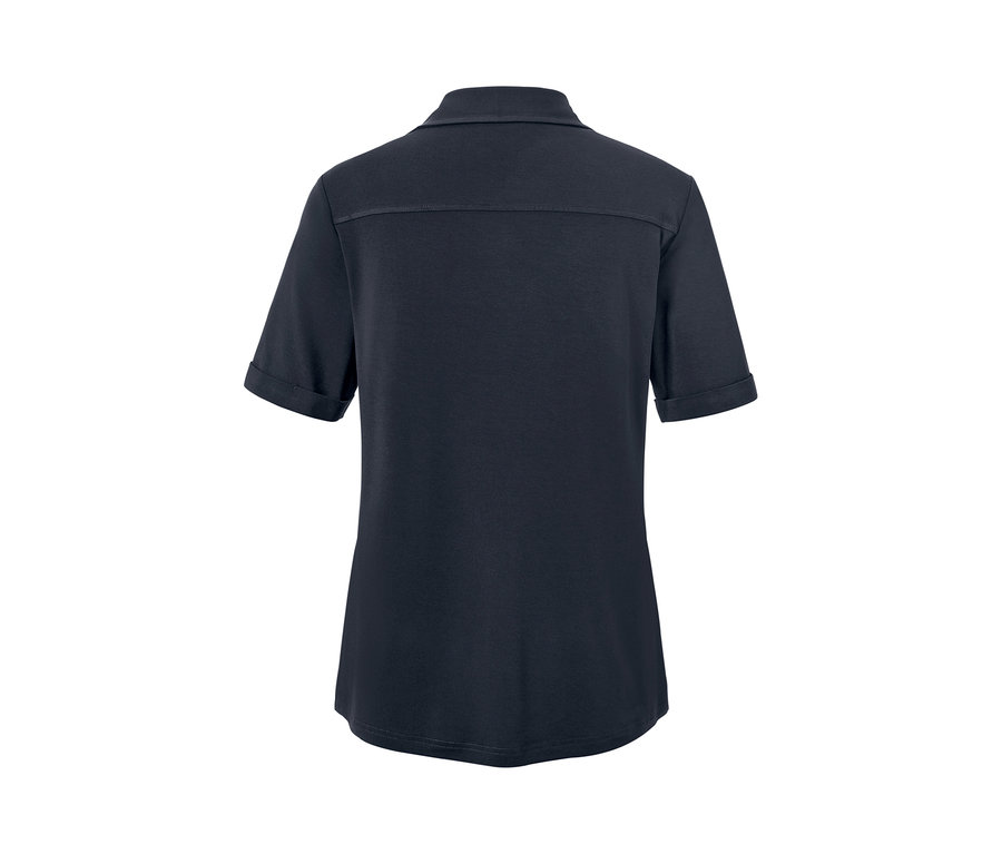 Düğmeli lacivert bluzun arka detay görünümü.