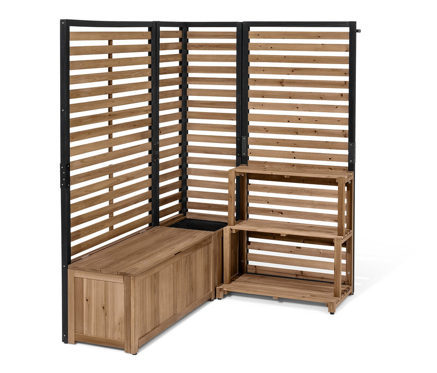 Bir »Elin« raflı paravan modülü dış mekanda gösteriliyor.