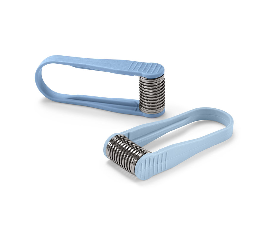 İki adet açık mavi, manuel mini yüz epilasyon aleti.