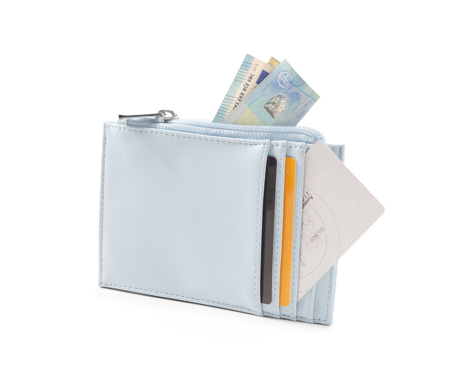 Kart ve banknotlarla açık mavi bir cüzdan.