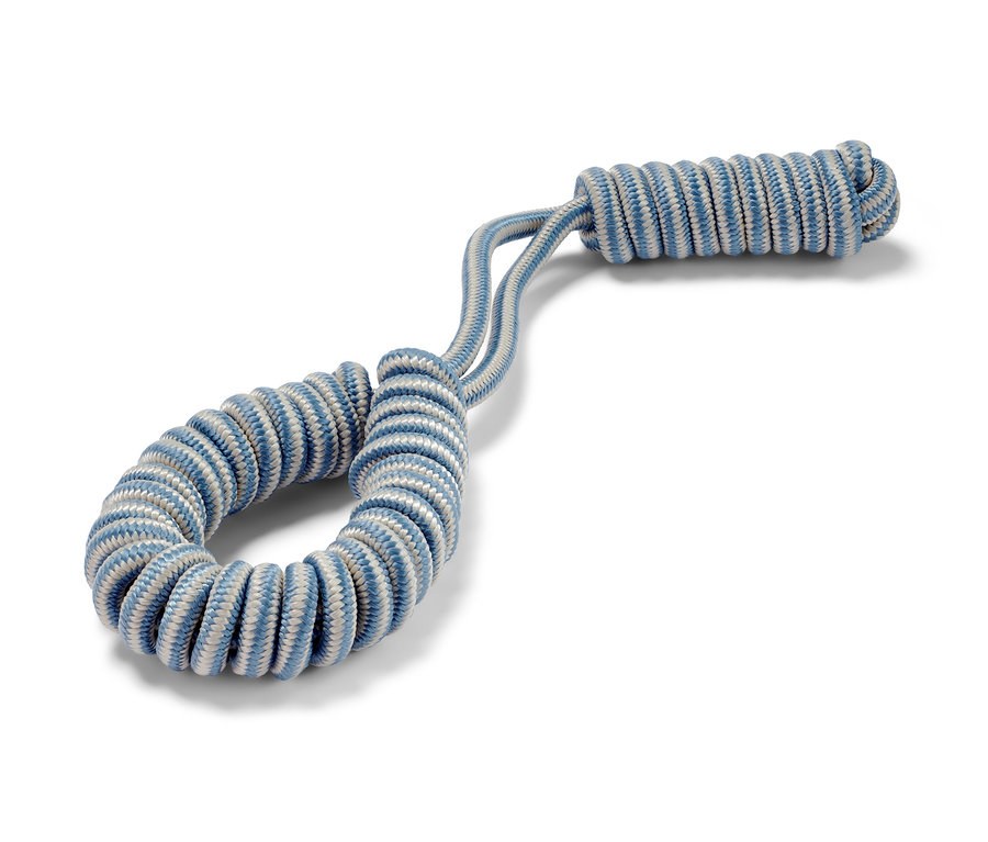 Açık mavi ve beyaz köpek halat oyuncak.