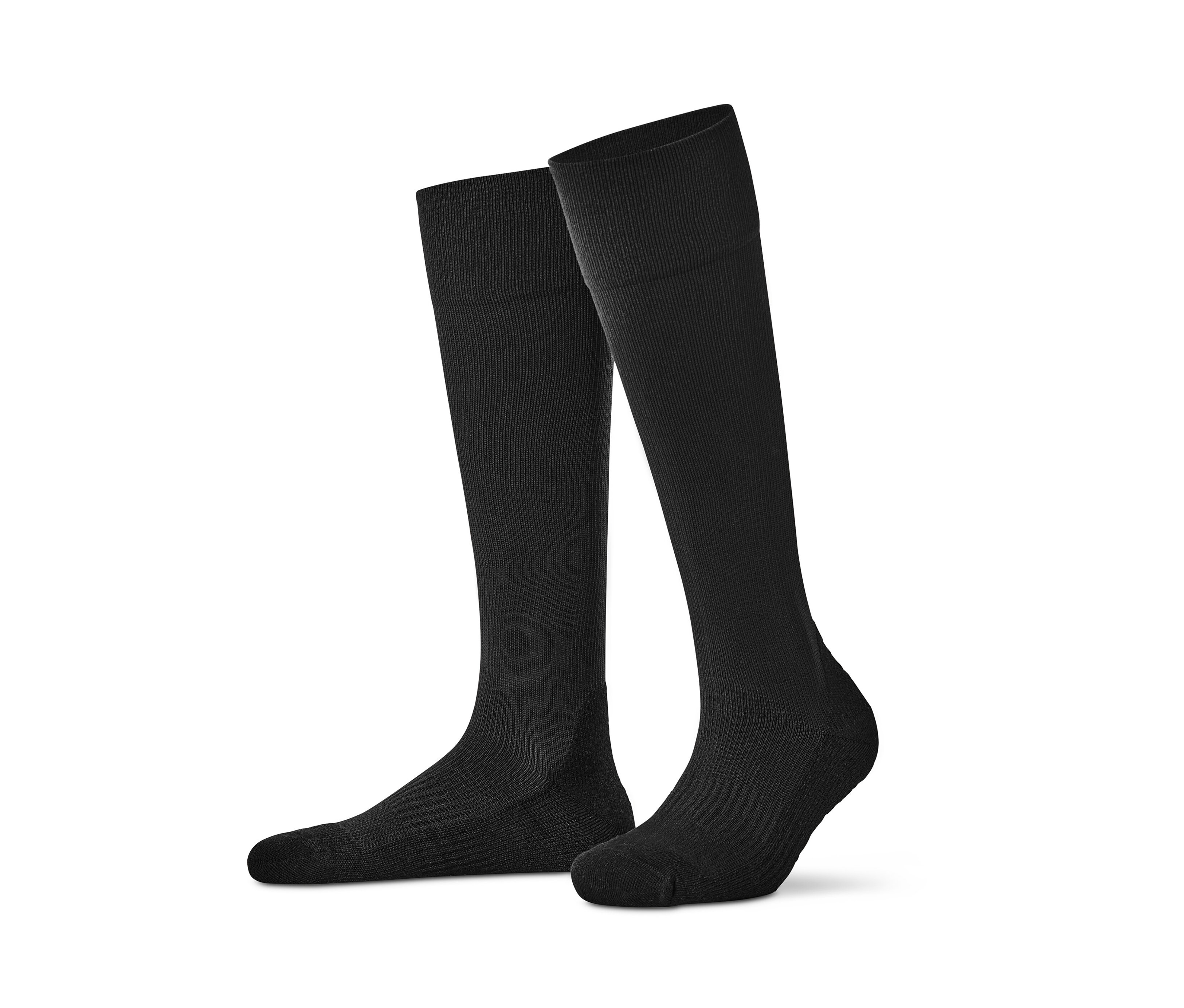 İki adet siyah spor kompresyon çorabı.