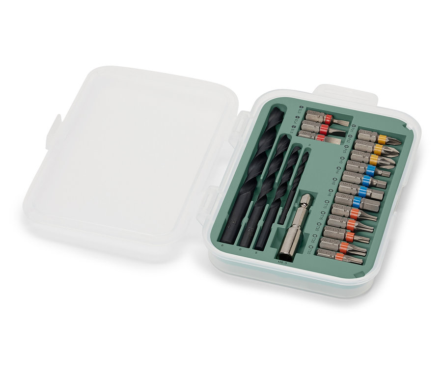 Açık kutuda vidalama ve delme makinesi seti.