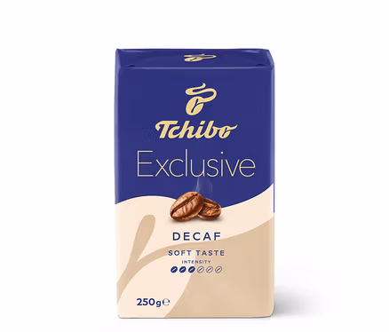 Mavi ve beyaz ambalajında Tchibo Exclusive Decaf Kafeinsiz Öğütülmüş Filtre Kahve 250g paketi.