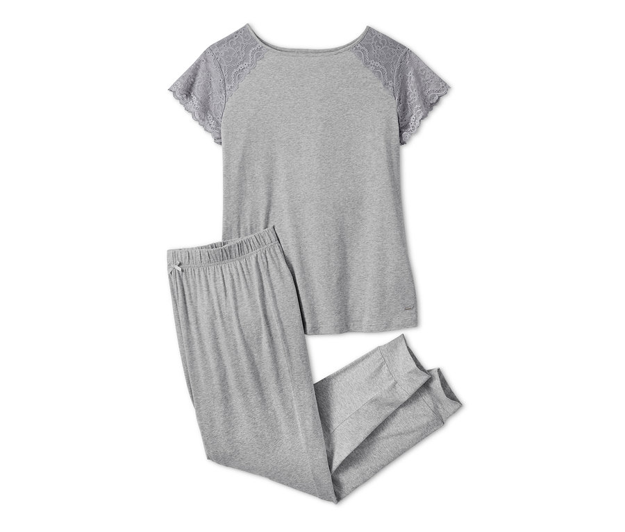 Dantel kollu ve pantolonlu gri pijama takımı.
