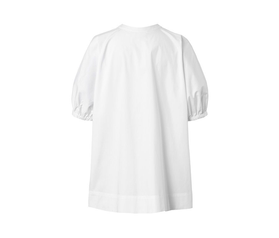 Beyaz organik pamuklu poplin bluzun arka görünümü