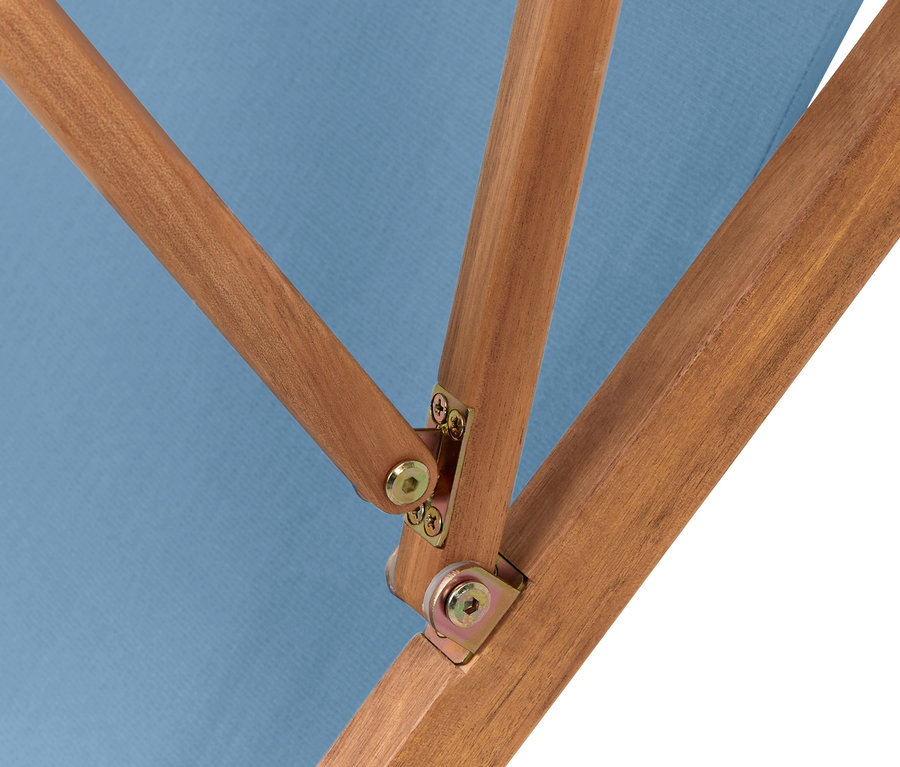 Güneşlikli ve Ayaklıklı Şezlongun çerçevesinin yakın çekimi