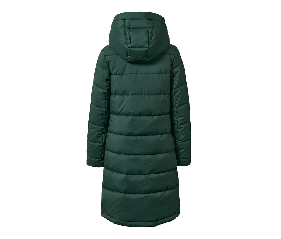 Yeşil kapitone montun arka görünümü.