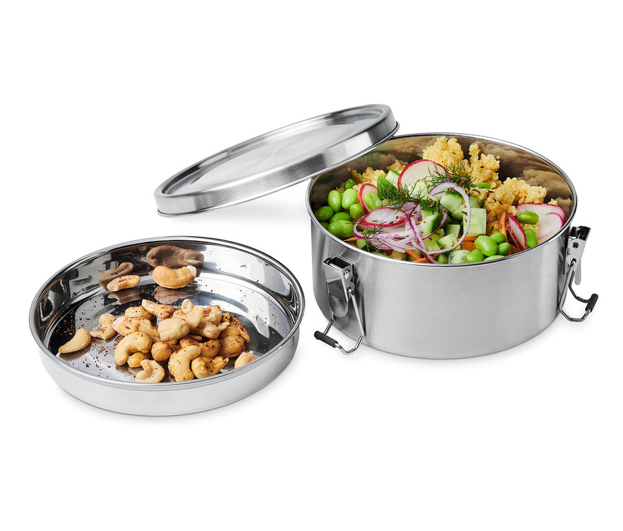 Paslanmaz Çelik Beslenme Kutusu, içinde kaju fıstığı ve salata bulunuyor.