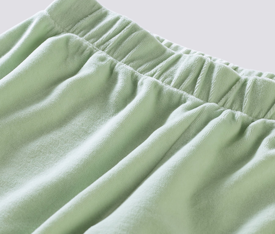 Lastikli belli, yeşil renkli, niki pijama altı detayı.