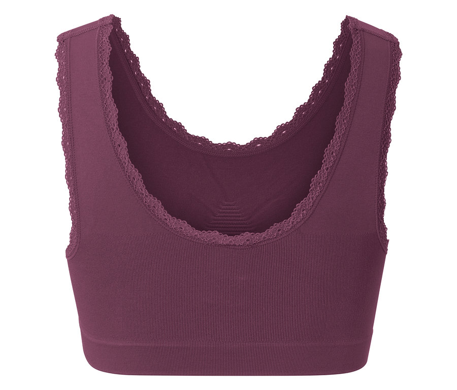 Erik renginde dantel detaylı sporcu sütyeni.