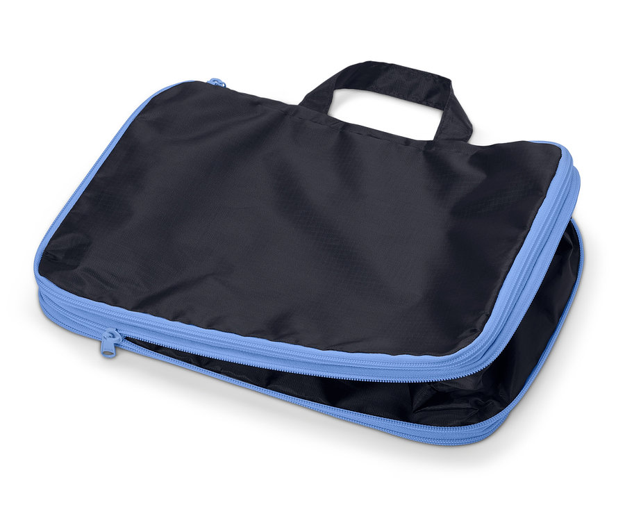 Açık mavi fermuarlı ve saplı, kısmen açık siyah, dikdörtgen seyahat çantası.