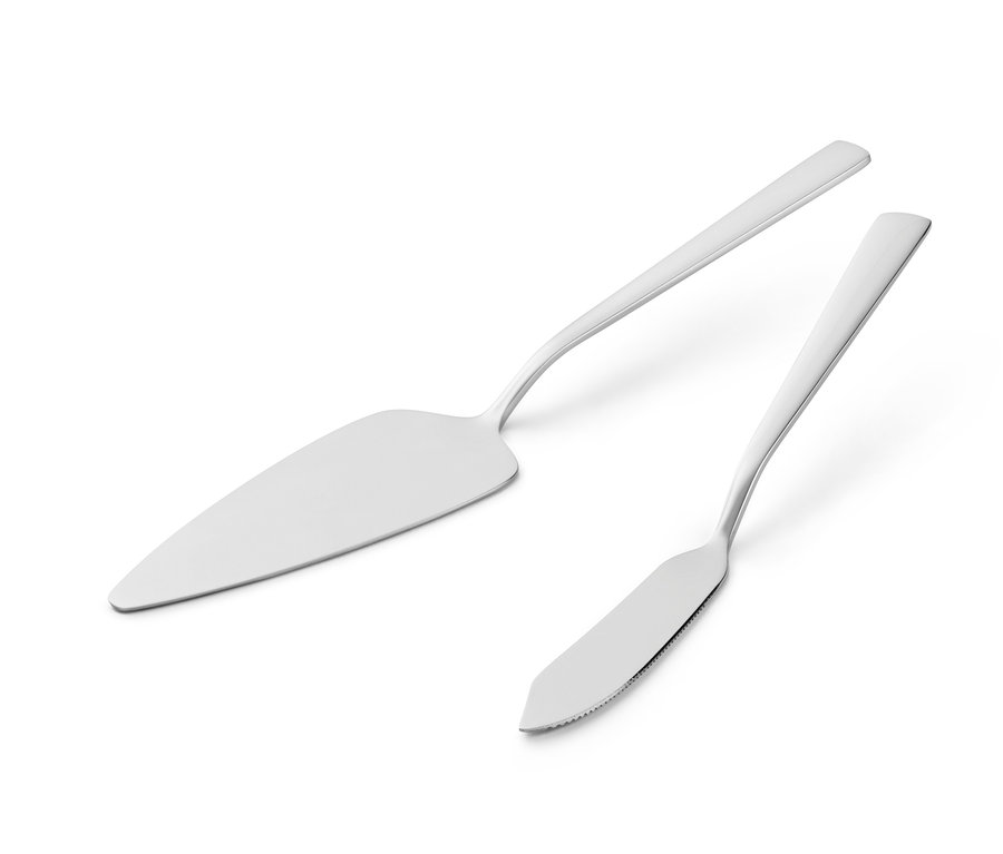 Beyaz bir arka plan üzerinde duran 2'li pasta servis seti.