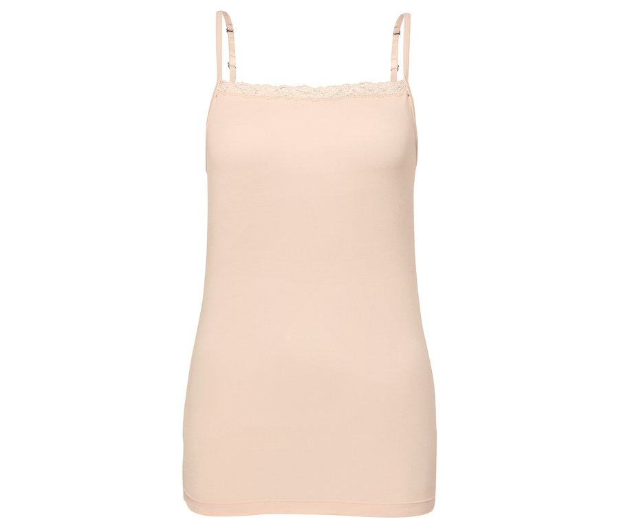 Krem rengi, dantelli modal atletin yakın çekim detayı.