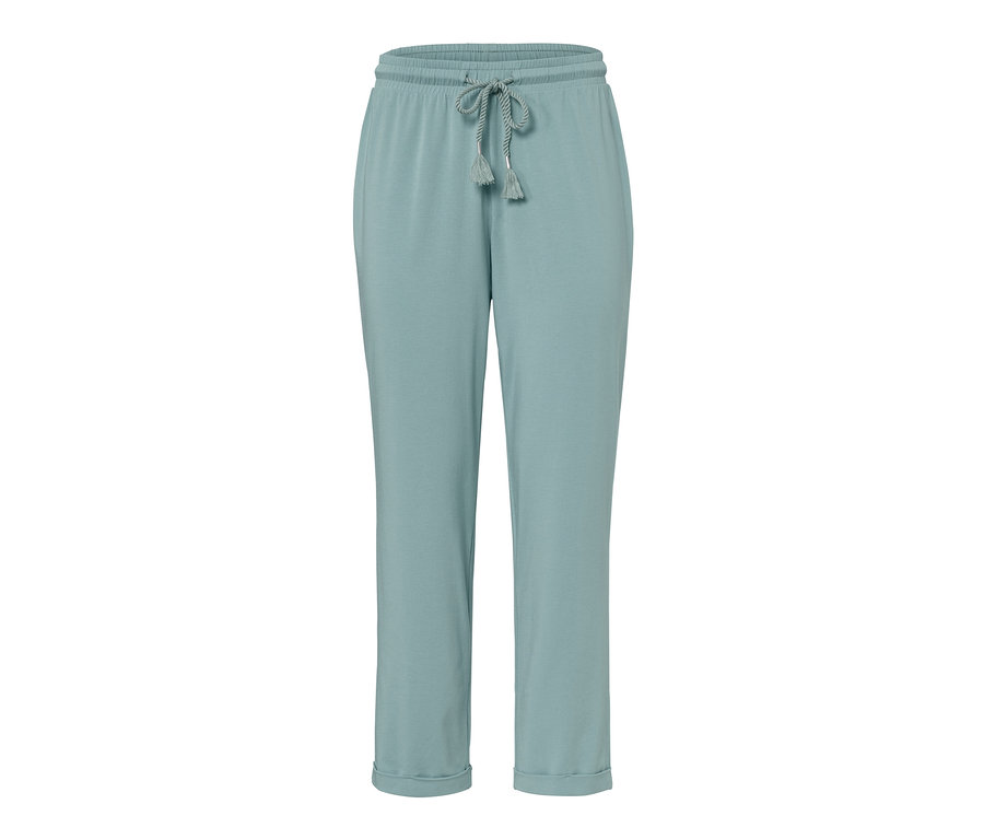 Bel kısmında büzgü bulunan açık mavi pijama altı.