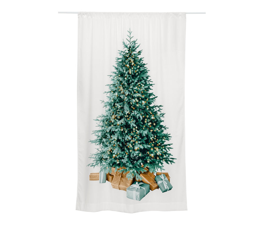 Desenli perde üzerinde bir Noel ağacı ve hediyeler var.