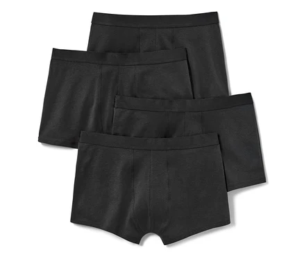 Dört adet siyah slip boxer üst üste duruyor.