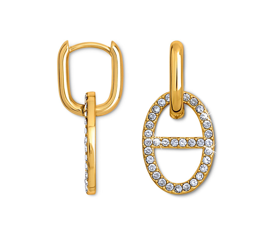 Şeffaf taşlarla süslenmiş oval bir pandantife sahip iki altın küpe.