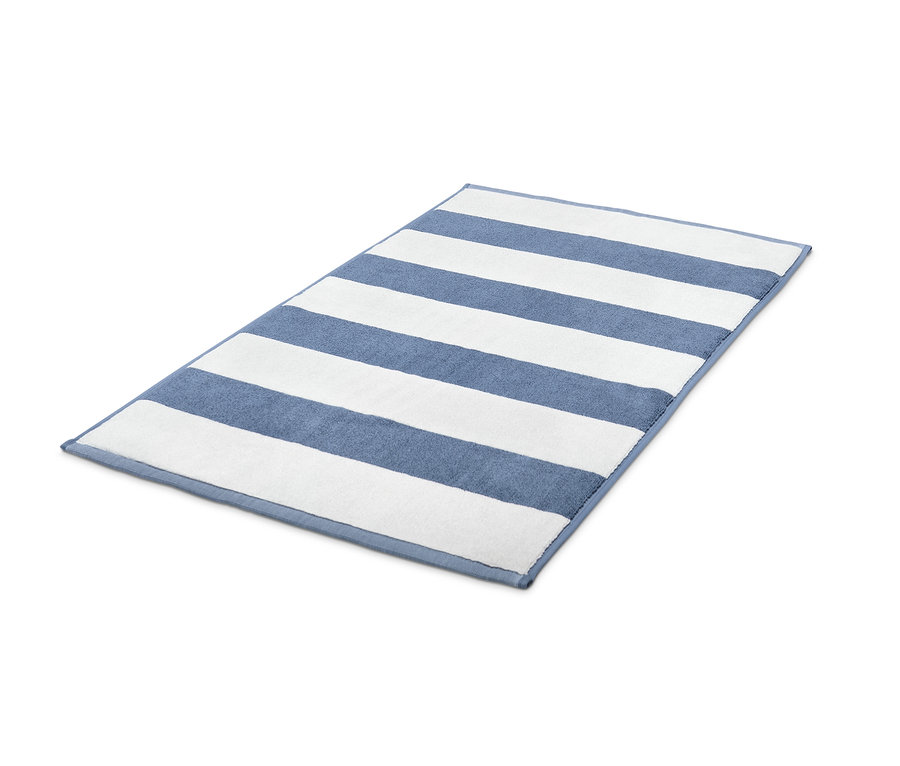 Mavi-beyaz çizgili kaliteli duş paspası.