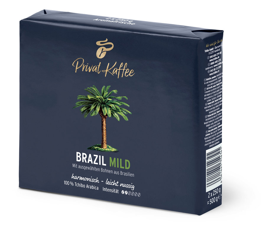 Bir paket Privat Kaffee Brazil Mild kahvesi ve üzerinde bir palmiye ağacı resmi var.