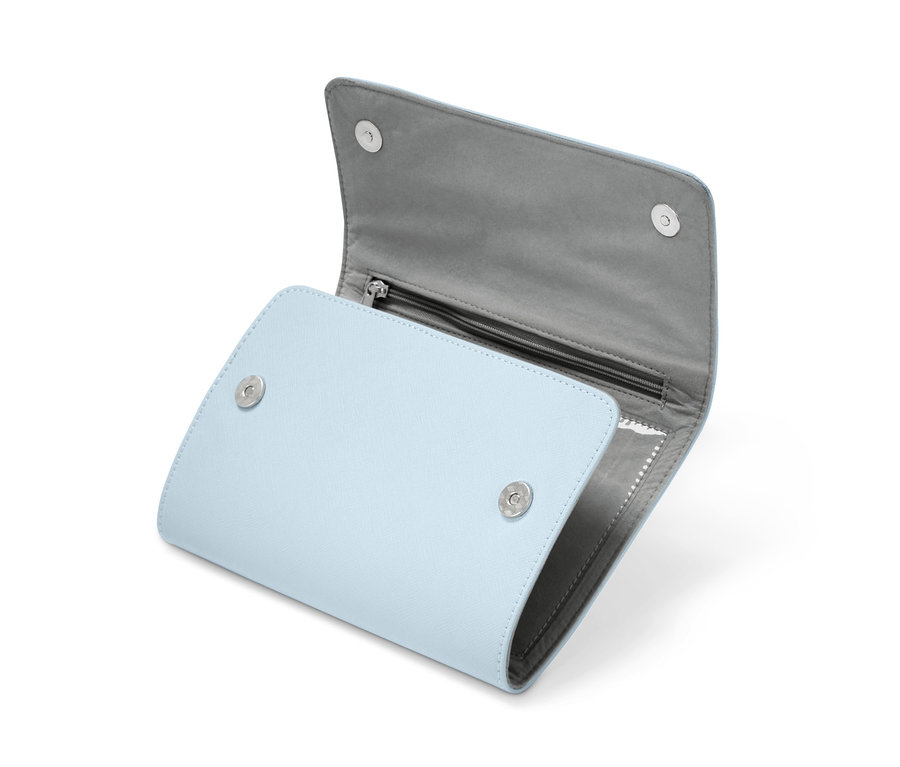 Açık, açık mavi takı çantası.