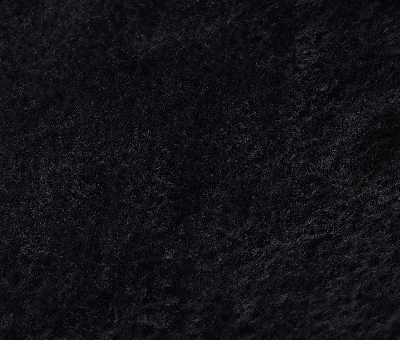 Siyah kürkten detay çekim.