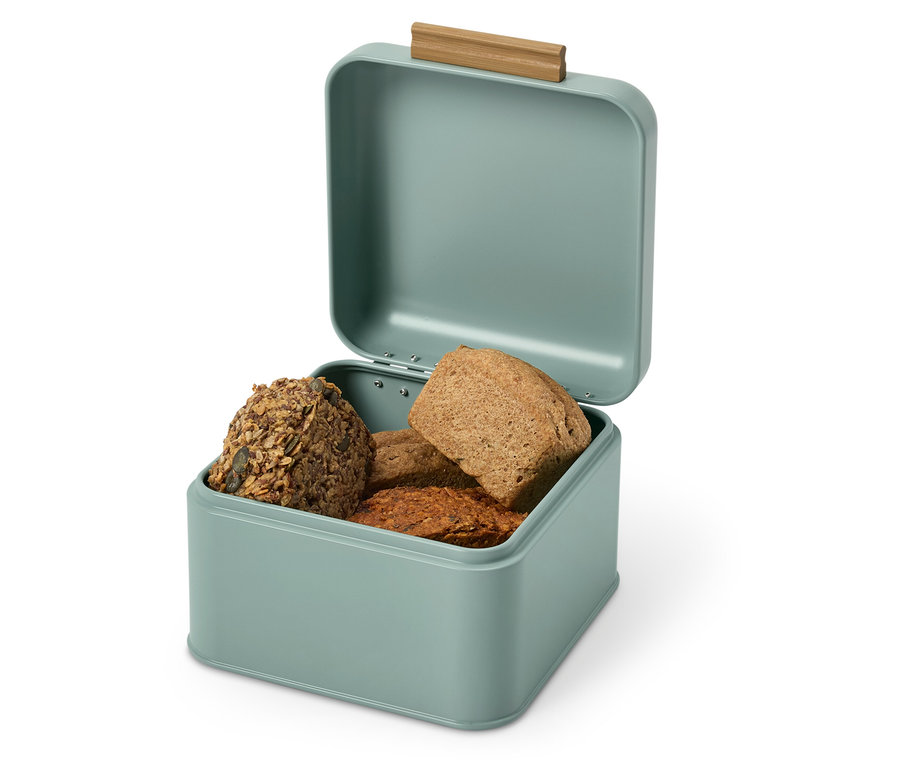 İçi ekmek dolu, ahşap saplı, açık, mavi-yeşil ekmek kutusu.