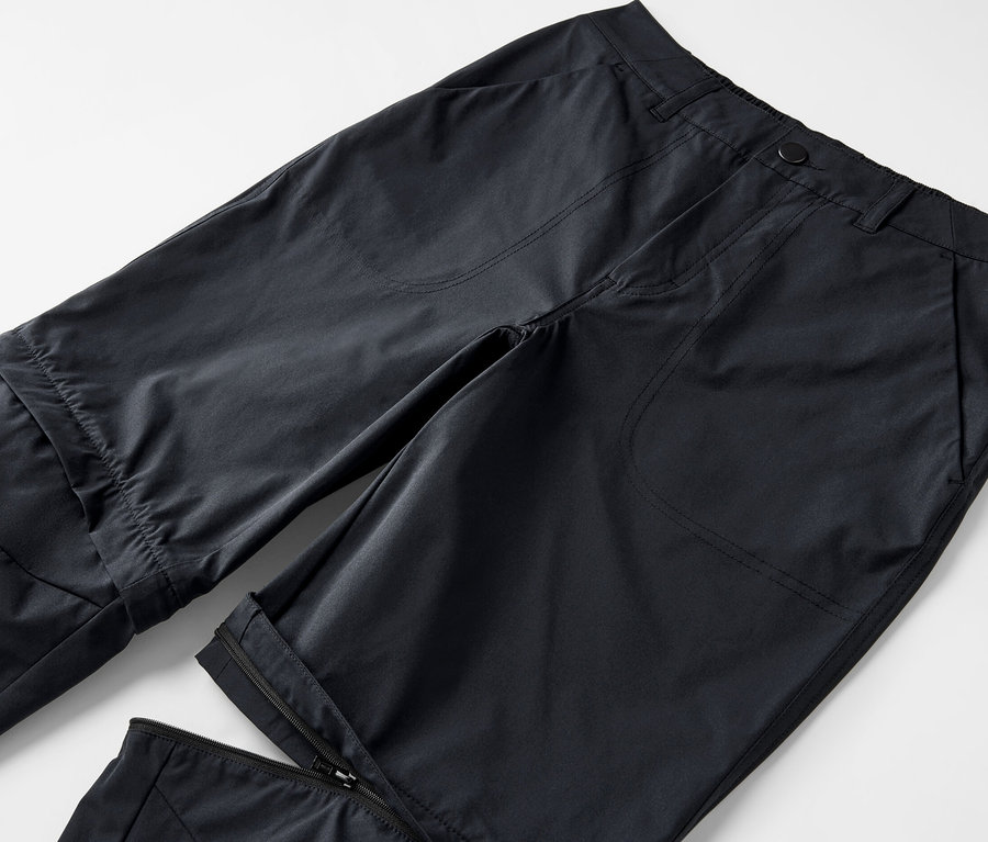 Siyah 2'si 1 arada fonksiyonel pantolon.