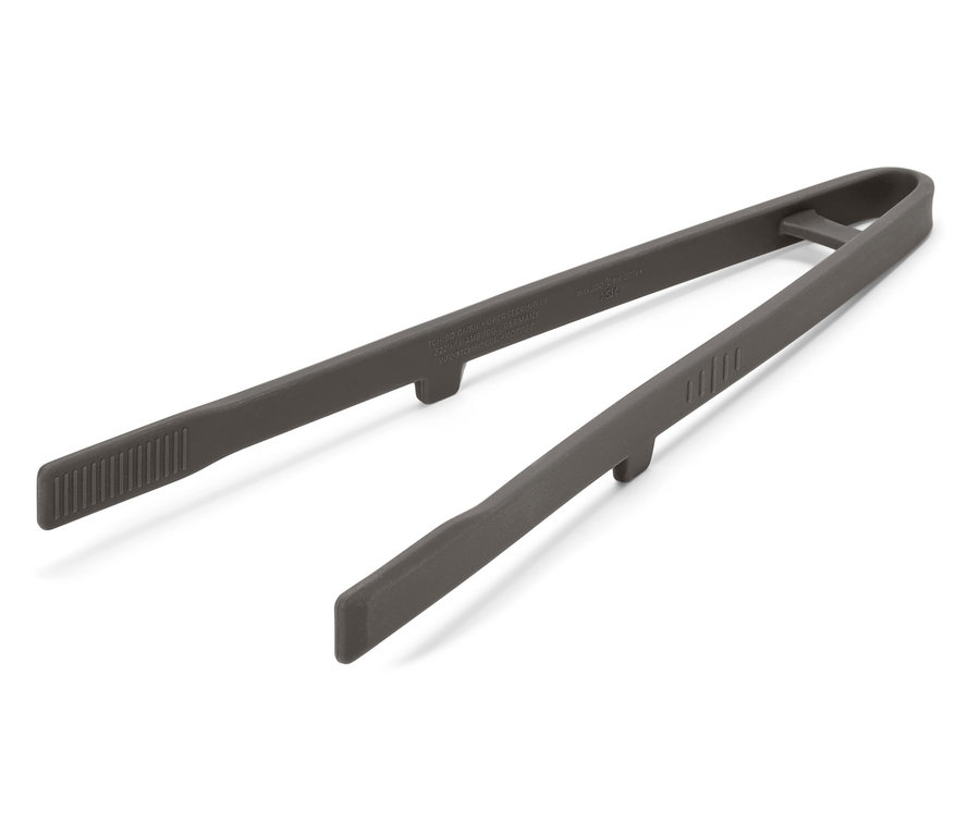 Beyaz bir arka plan üzerinde gri mutfak maşası.