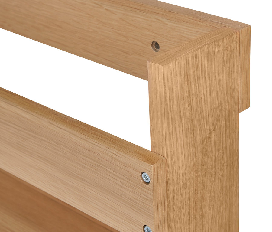 Duvar rafının detayı.